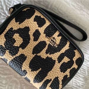 NWOT Coach Leopard Animal Print Wristlet Wallet Pouch CBP13